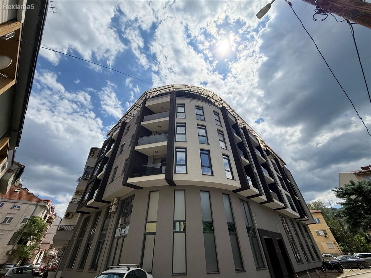 Prodazba na nov nevseluvan stan 86m2 Debar maalo -1 kat