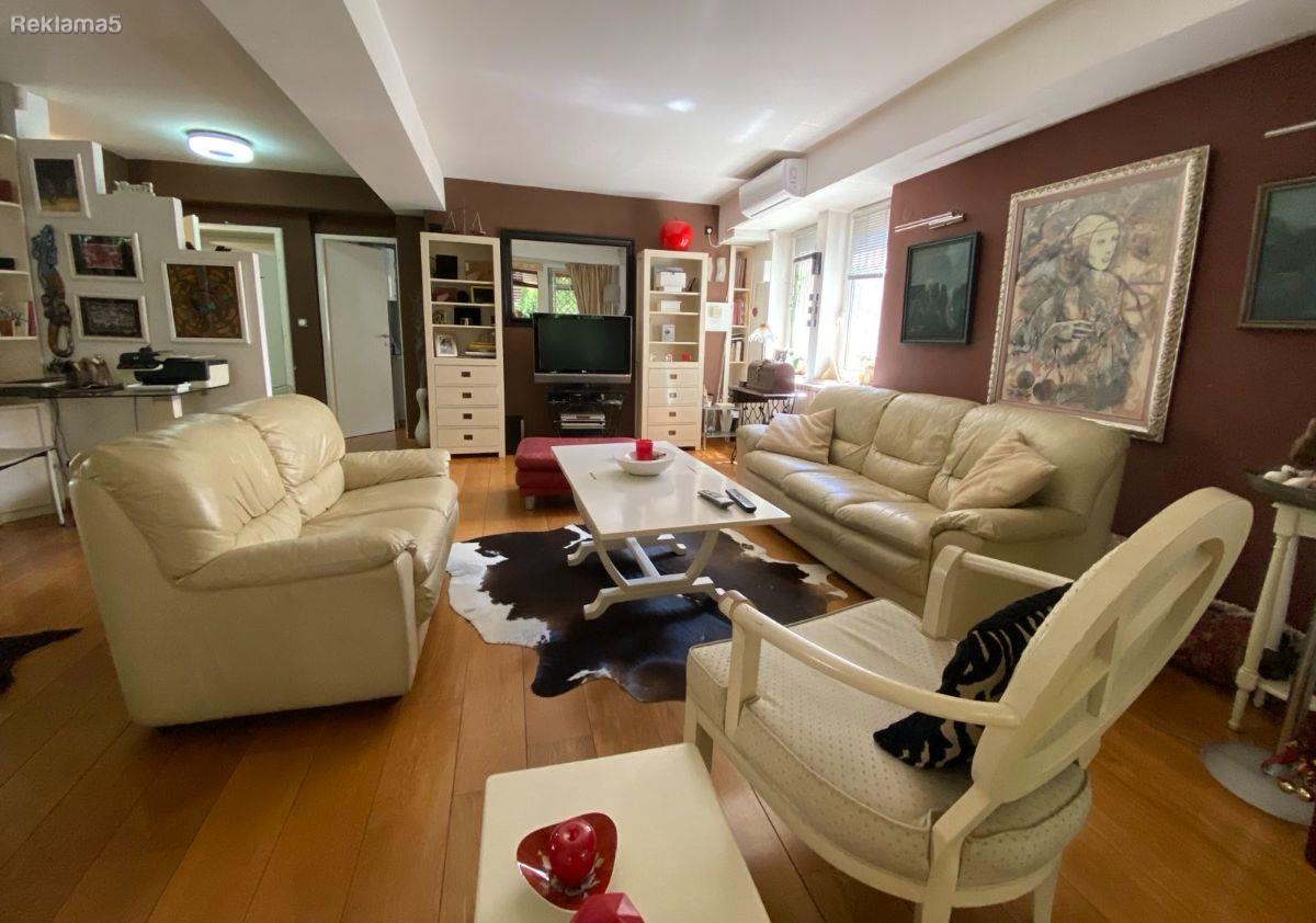 SAVIĆ IS SELLING AN APARTMENT IN THE CENTER