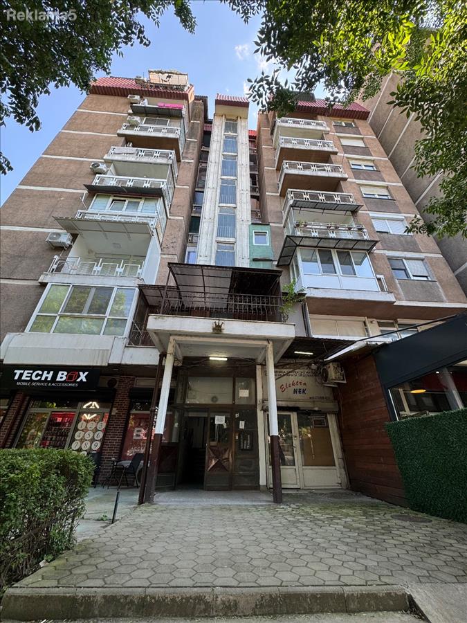 SE PRODAVA TROSOBEN STAN DZON KENEDI 83m2 – CISTI DOKUMENTI