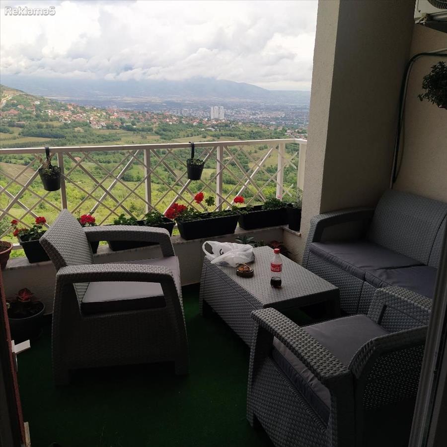 Live peacefully above the city - apartment 77m² in Sopishte
