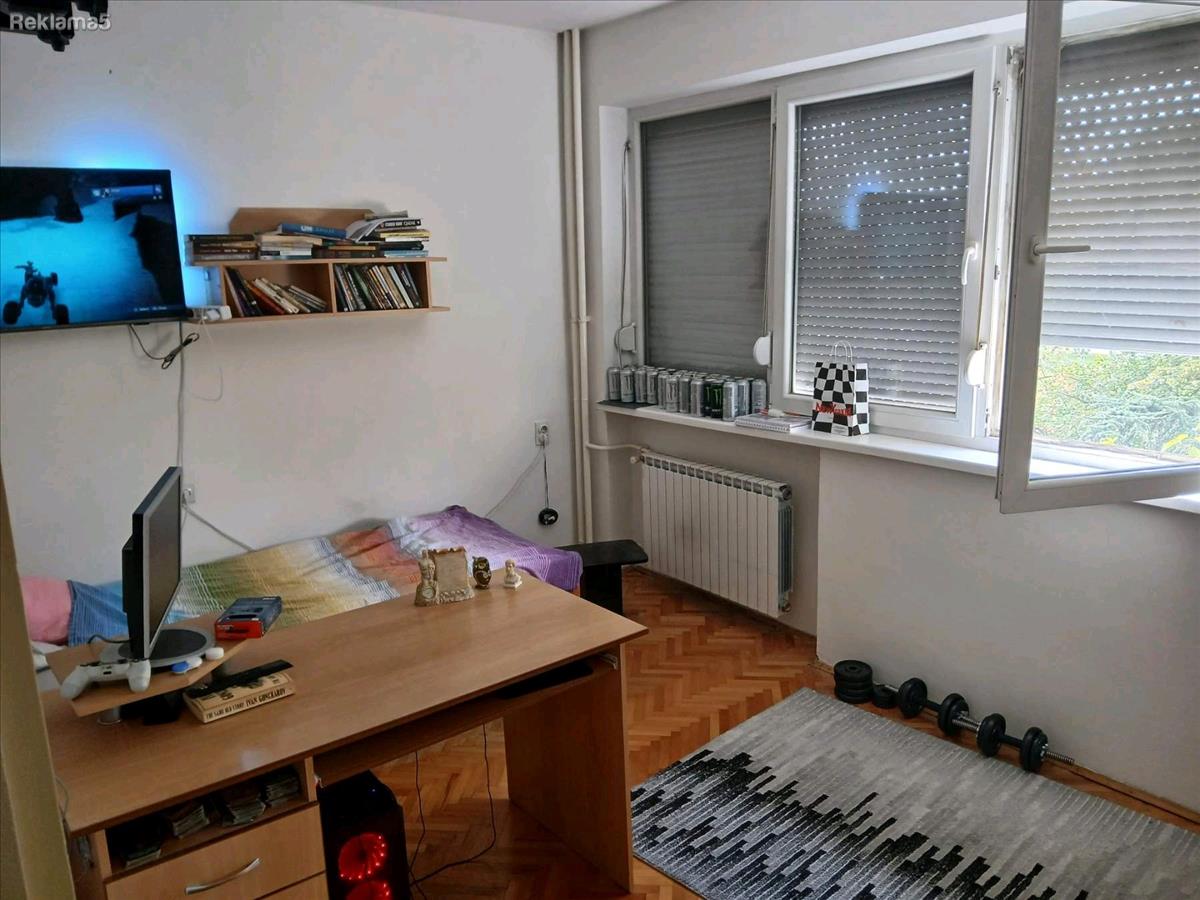 Se prodava cetirisoben stan vo Karpos 3