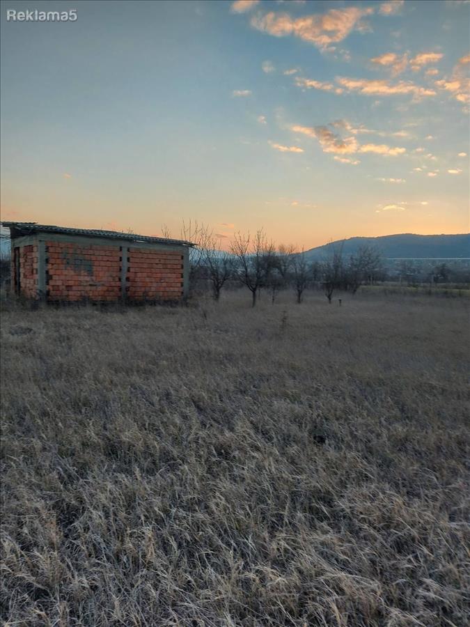 Volkovo,Plac 1400m2 vikendica 31m2 karabina,struja,voda,pat,