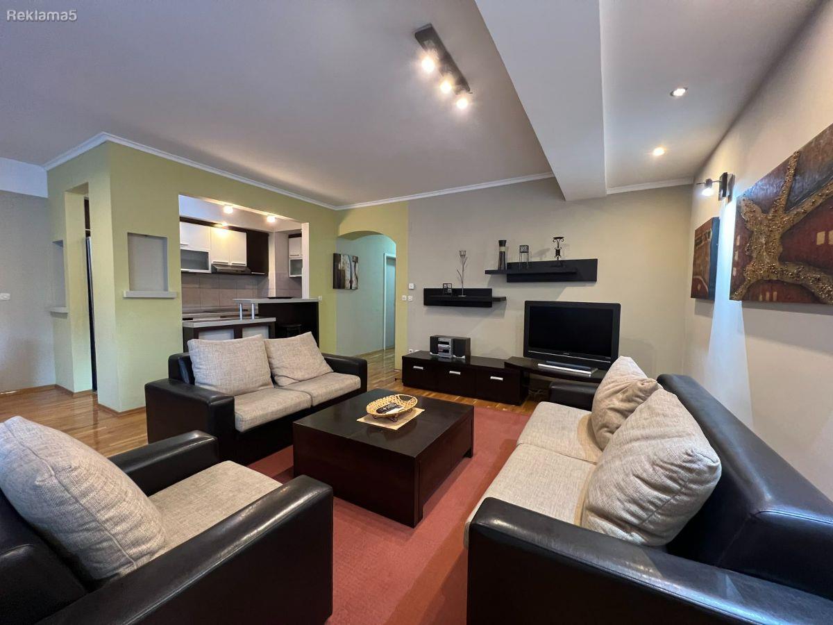 THREE-ROOM APARTMENT FOR SALE IN THE CENTER - ON THE WATER