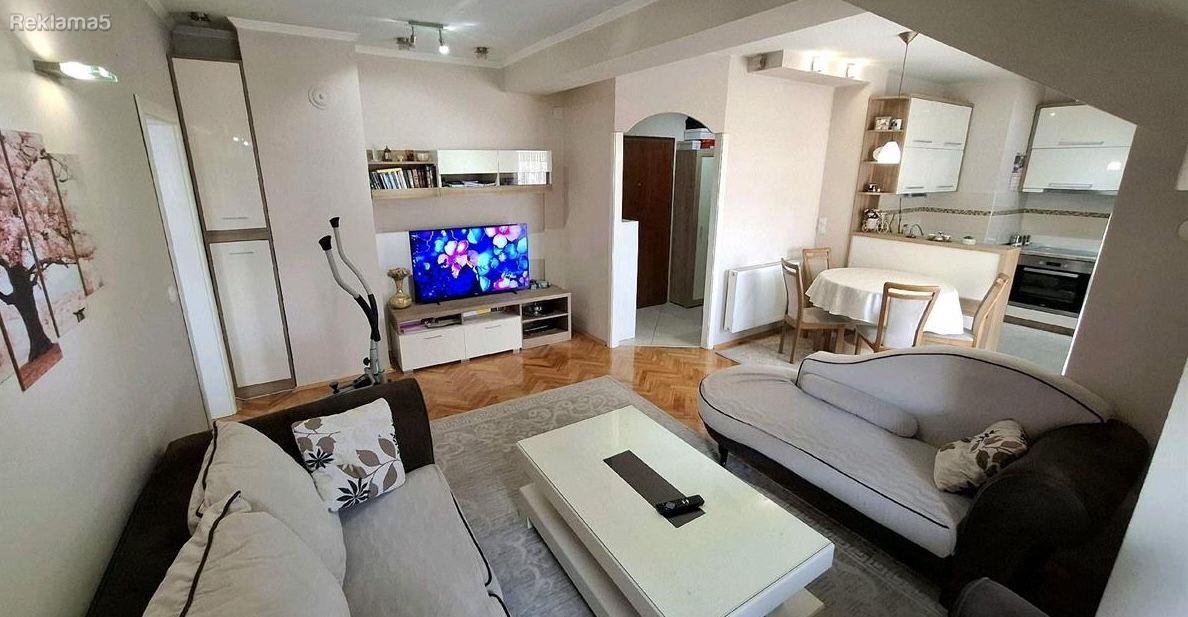 Se prodava namesten stan 56m2 vo Karpos 4