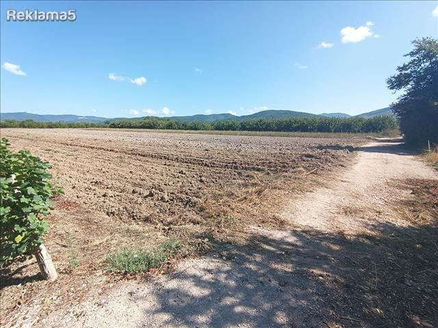 Mesto megu Leskoec i Lakocerej