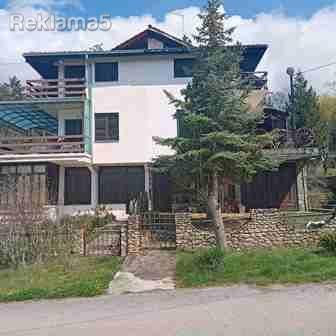 IMPERIA – Villa with lake view