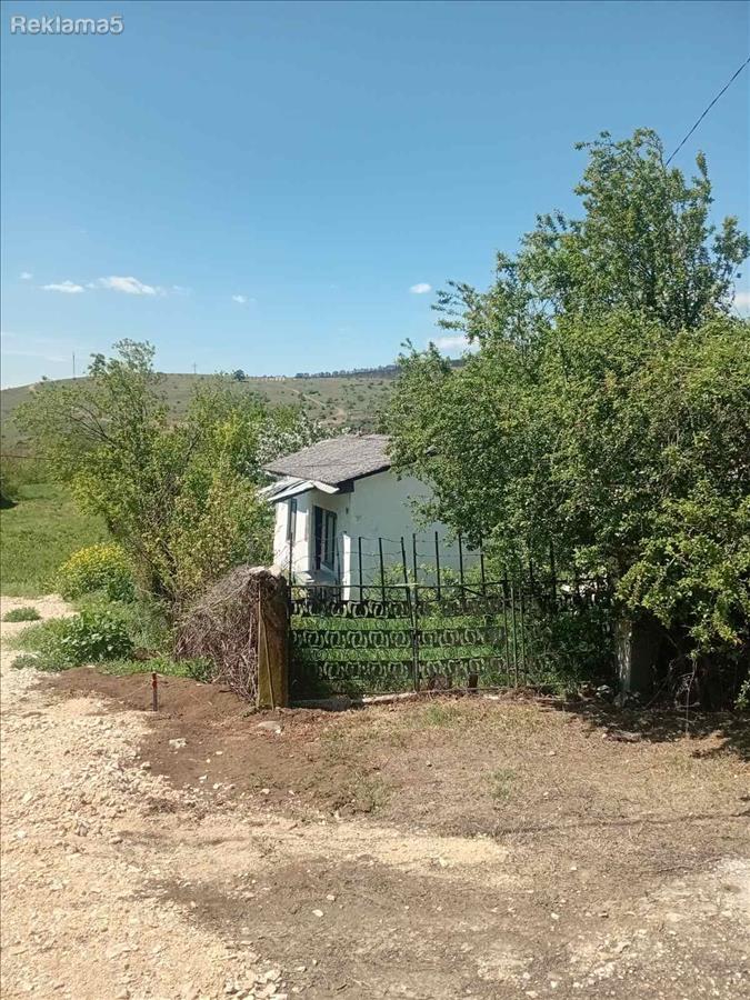 Se prodava plac 684m2 vo Gluvo, Brazda