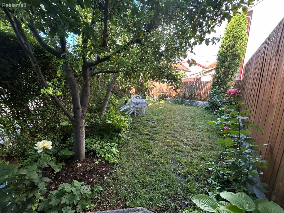 A house with a yard in Majari is for sale in a quiet location