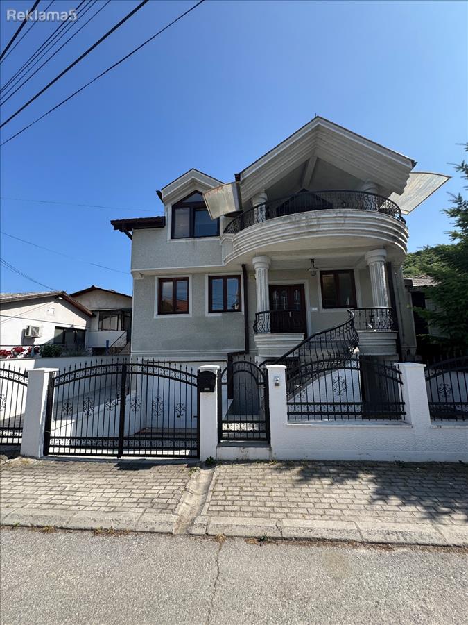 Se prodava kukja 383m2 vo Zdanec