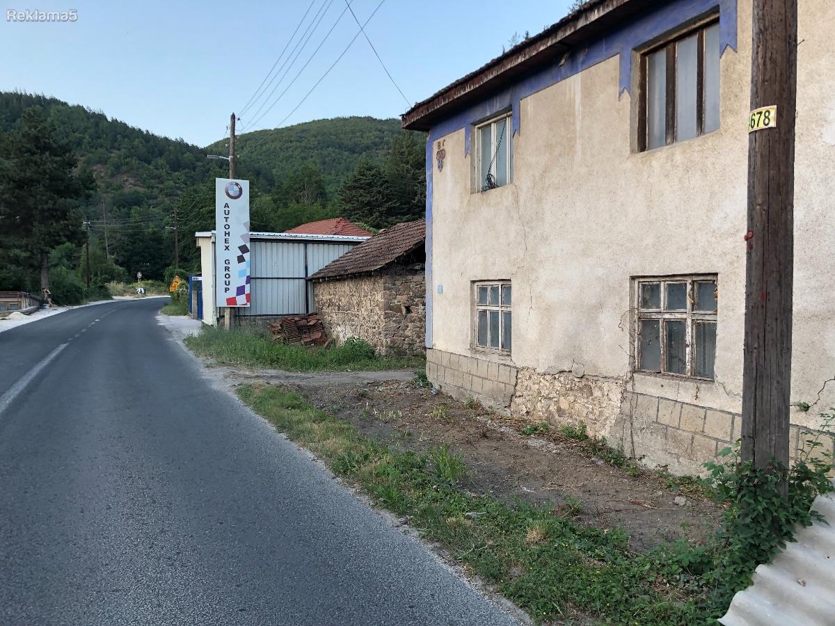 Plac so Kuka Magistrala Ohrid-Bitola