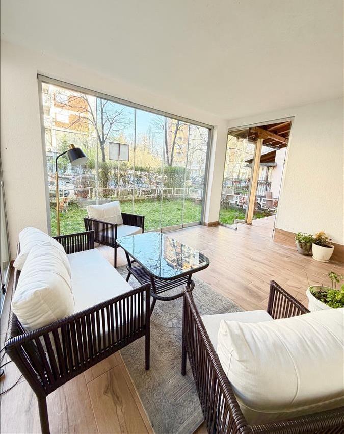 Apartment 83+28+70 m2 with yard for sale in Aerodrom.