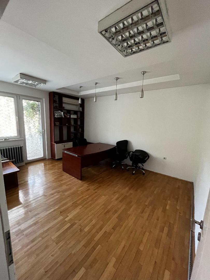 Stan vo Centar kaj Vlada 87m2 so 2 spalni renoviran