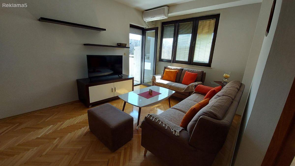 Namesten stan 61m2 so dve spalni vo Micurin