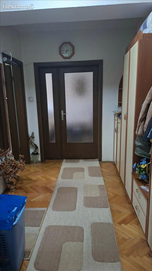 I AM EXCHANGING A TWO-ROOM APARTMENT FOR A ONE-ROOM RENOVATED APARTMENT