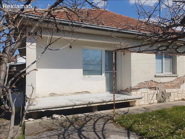 ,,Bella'' Kuka na ul.Zeleznicka 104m2 i dvor 500m2