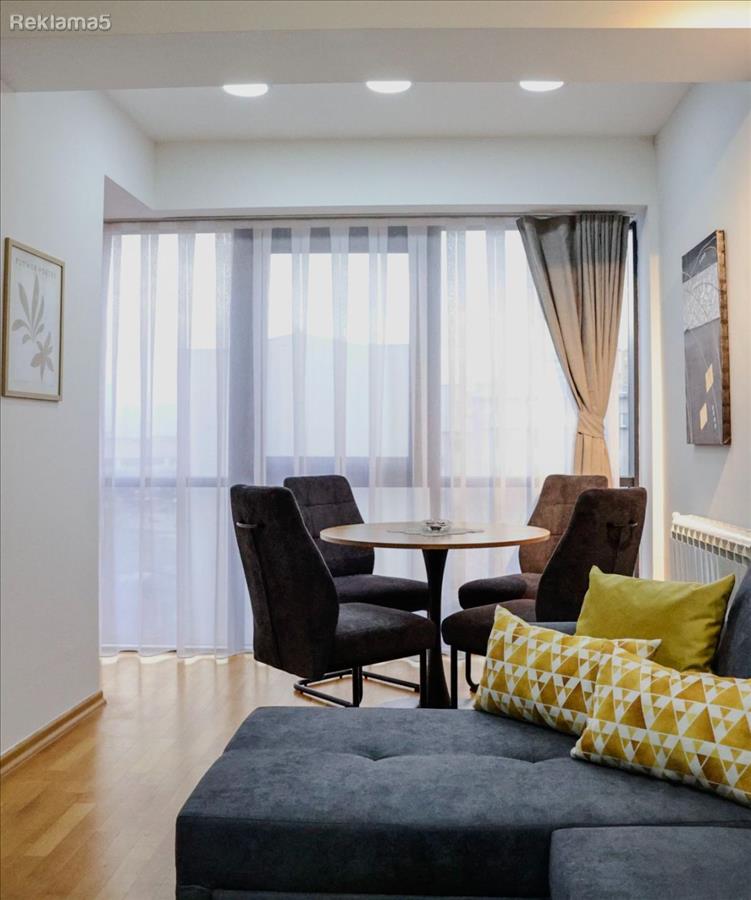 Prodazba na namesten dvosoben stan 36m2 Centar Madzir Maalo
