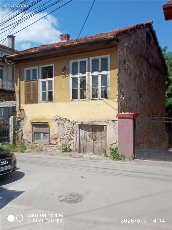 Kuca (kuka, kukja) vo strog centar na Kumanovo