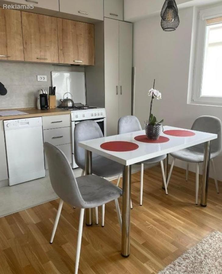 A 42m2 apartment in Aerodrom is for sale