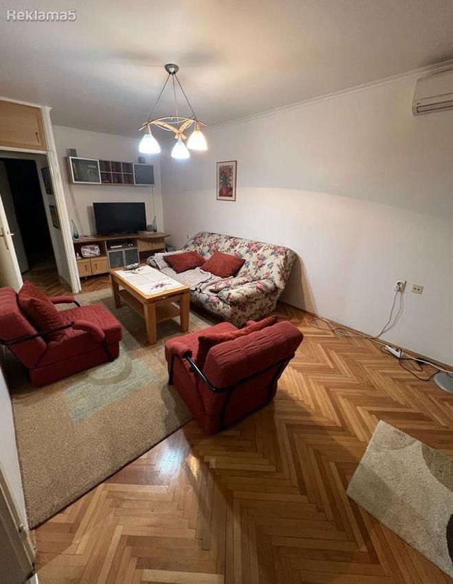 Se prodava stan 57m2 vo ruska zgrada vo Karpos 4