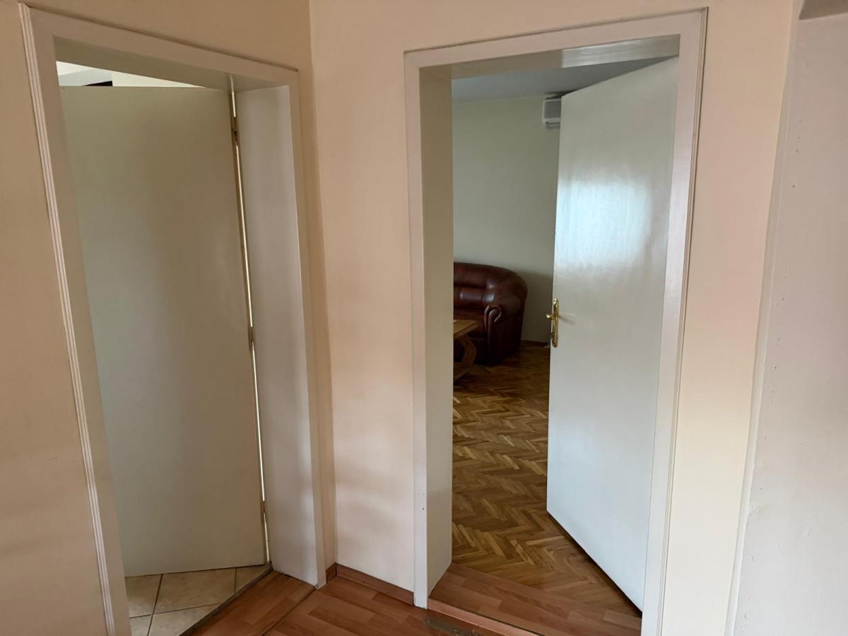A floor of a house on the ground floor of 110m2 in Stajkovci is for sale