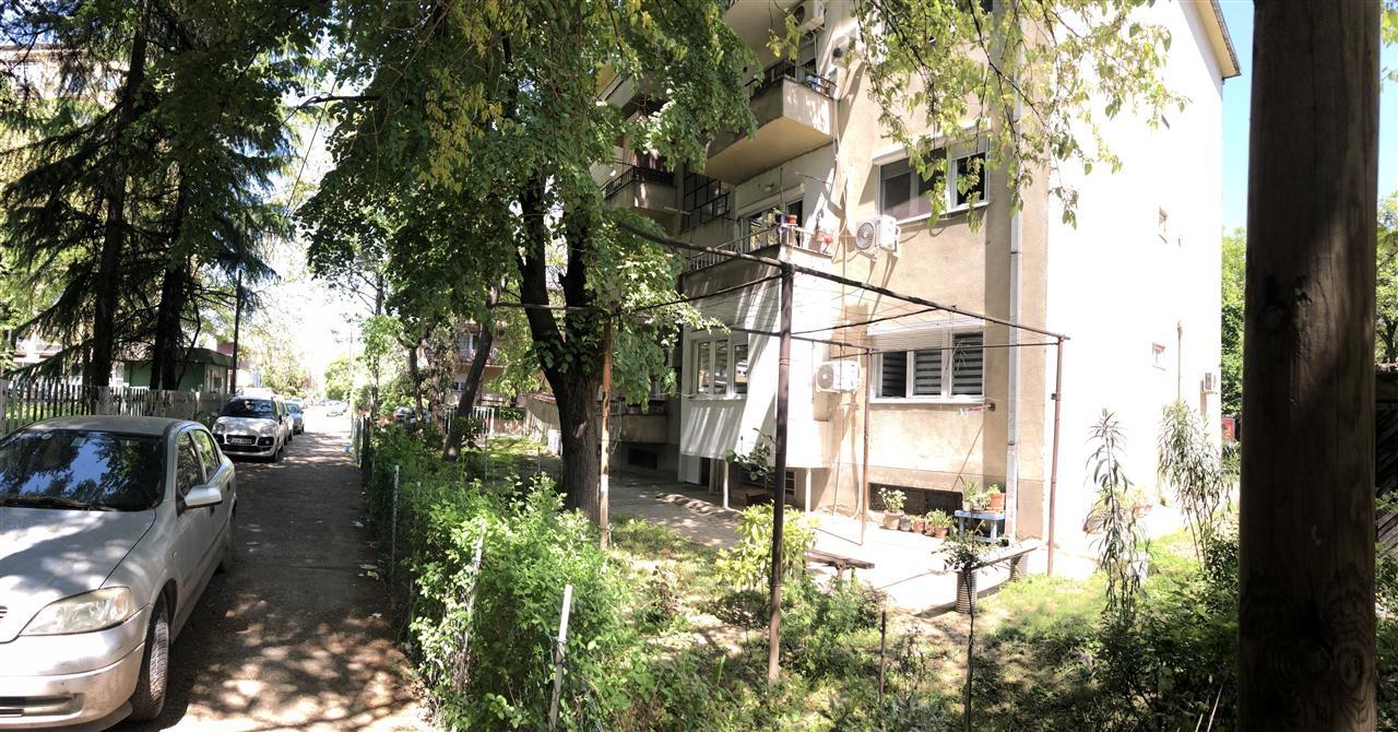 Stan so podrum I garaza 119000e