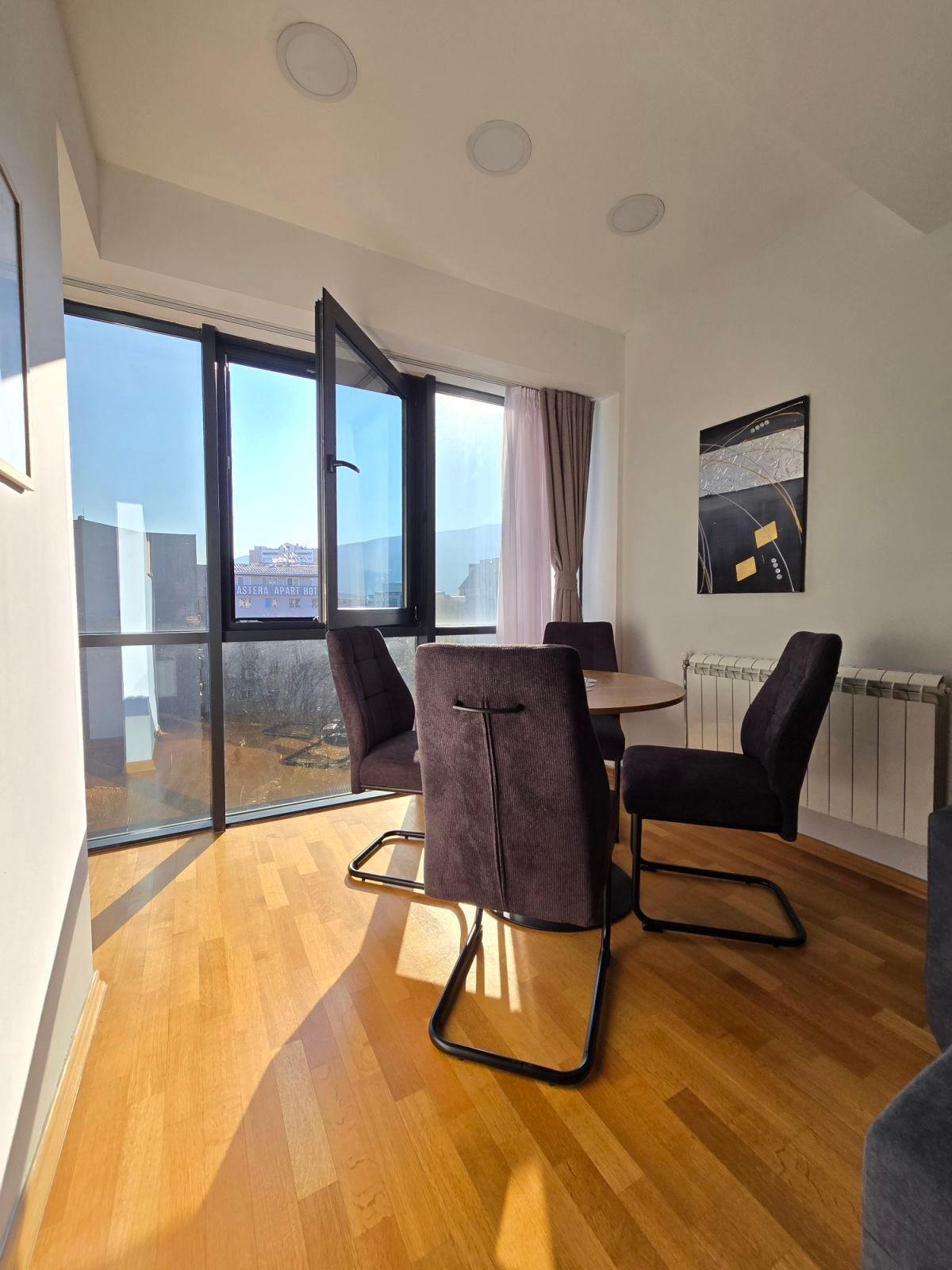 Prodazba na namesten dvosoben stan 36m2 Centar Madzir Maalo