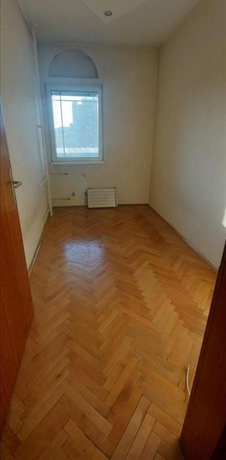 A 79m2 apartment in Aerodrom is for sale