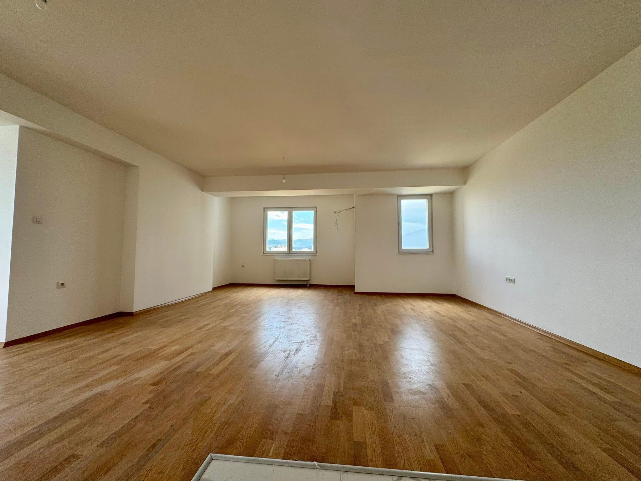 Stan vo kompleks Cosmos 110m2 so 2 spalni NOV