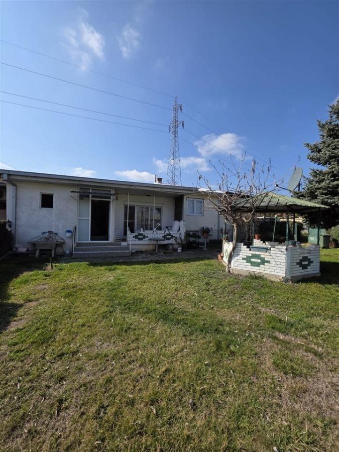 A shed of 44m2 is for sale in MA Cento