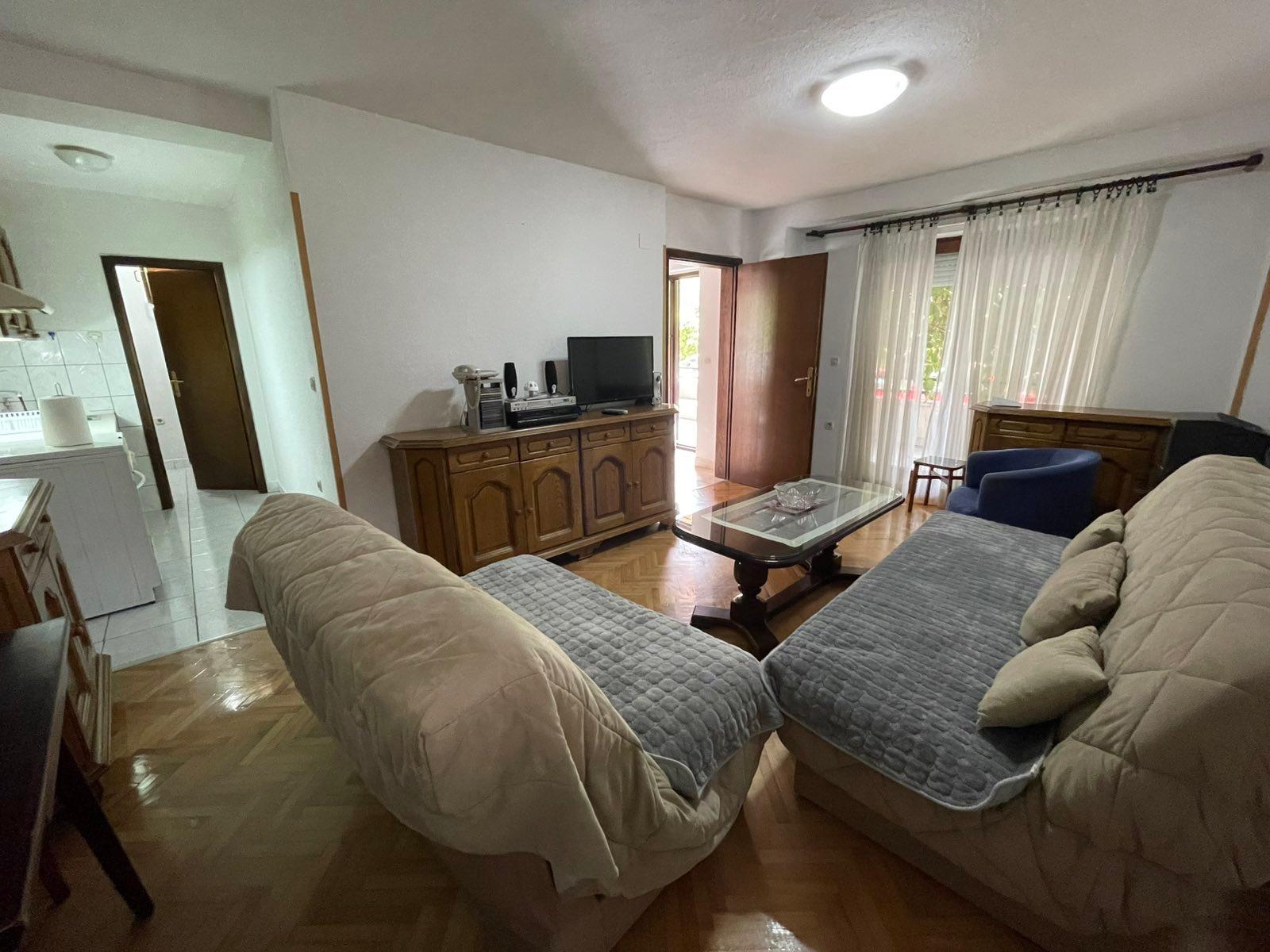 Stan vo mini zgrada nad market Stokomak 65m2