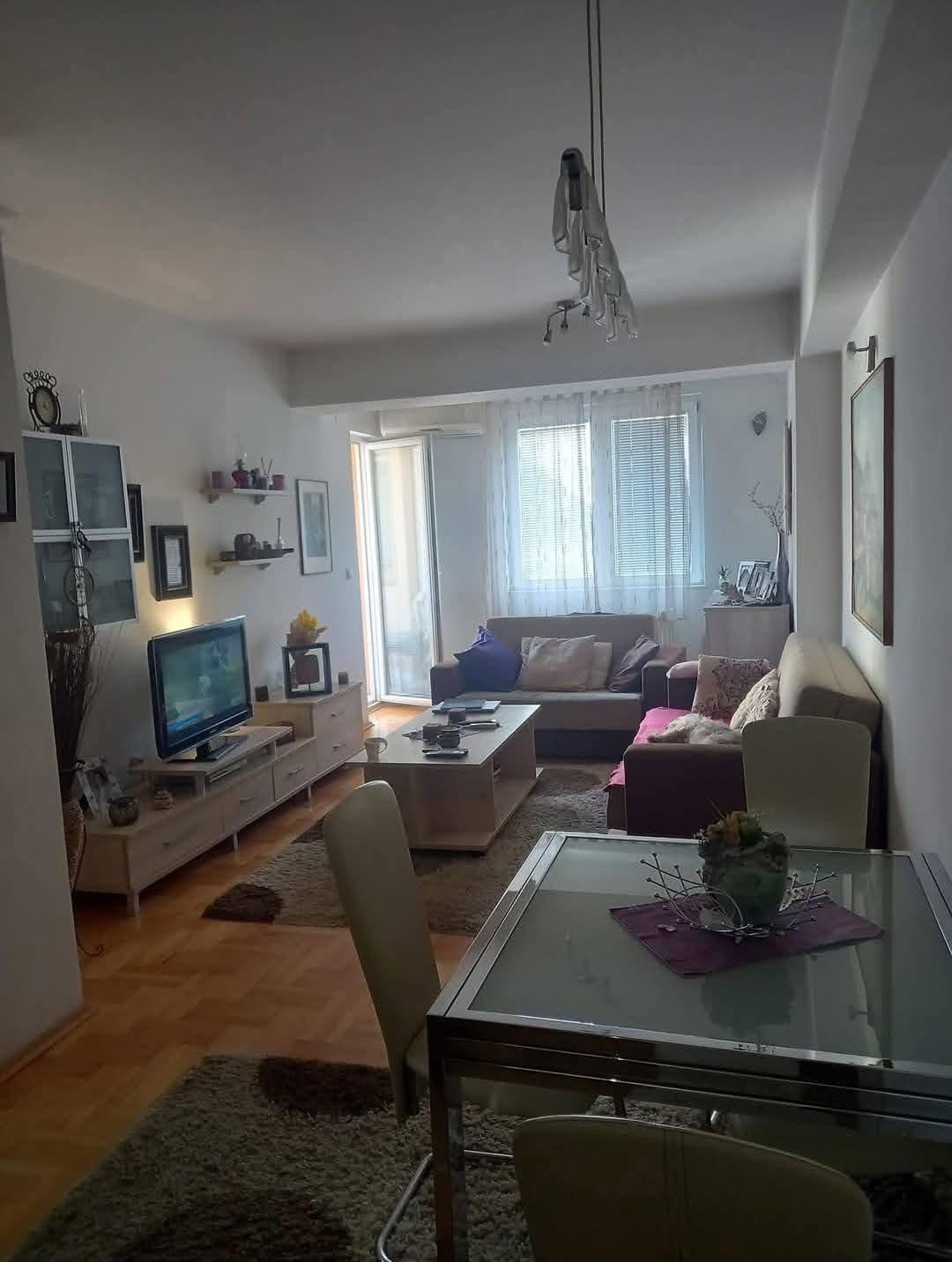 SE PRODAVA DVOSOBEN STAN VO KISELA VODA