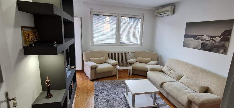 Namesten stan vo Centar na plostad 56m2 so 1 spalna