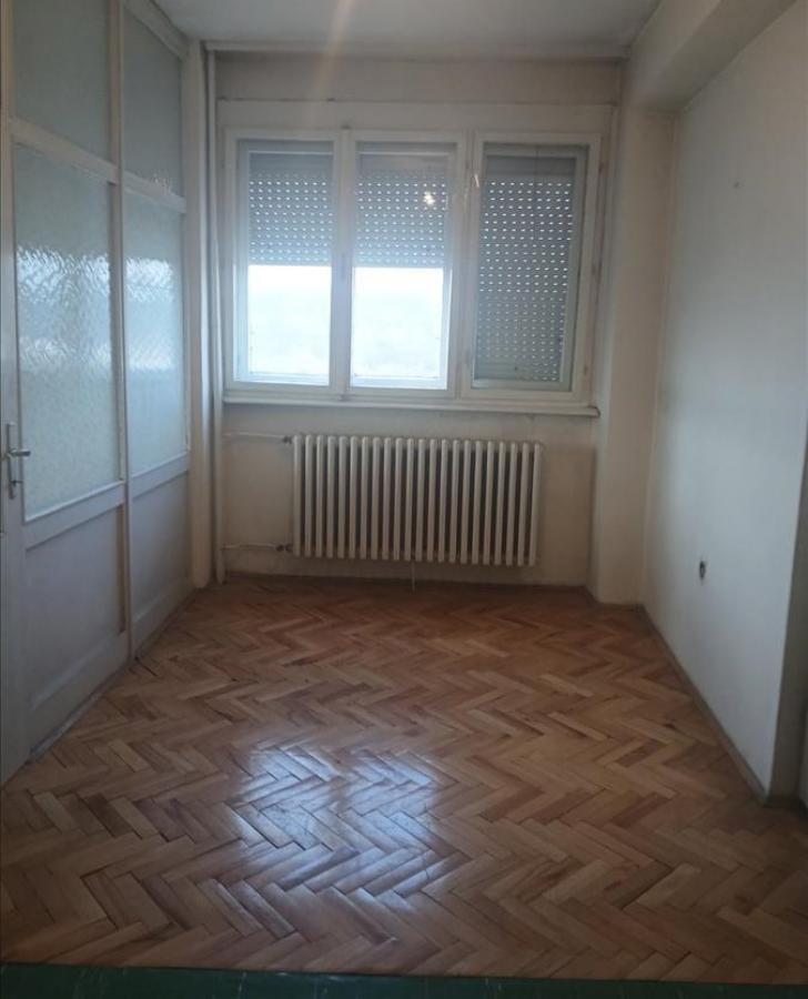 An 84m2 apartment is for sale in Autokomanda