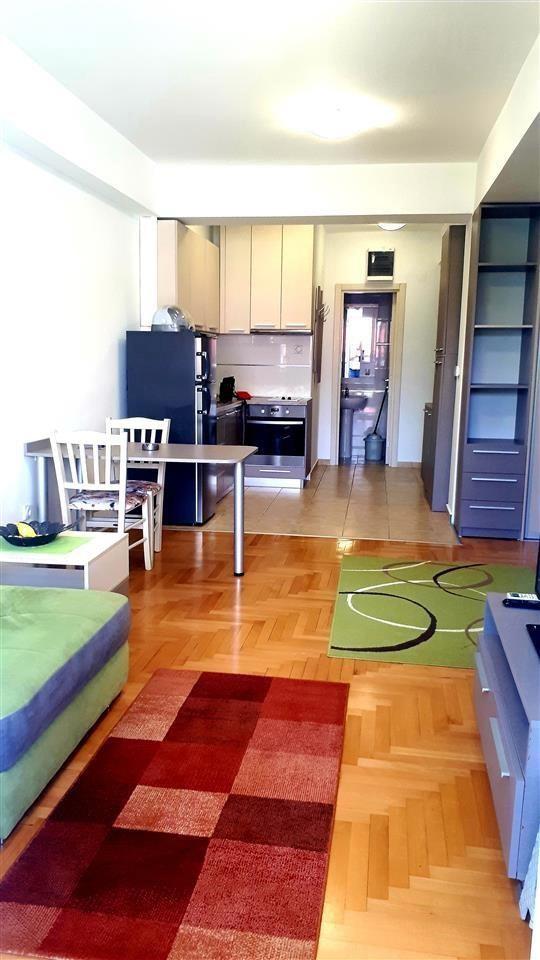 Komplet namesten stan 33 m2 Centar, Univerzalna Sala