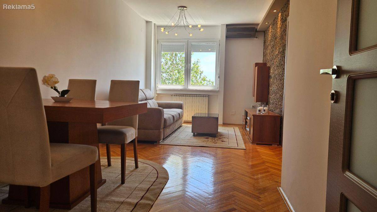 Se prodava namesten stan 64m2 vo Novo Lisiche