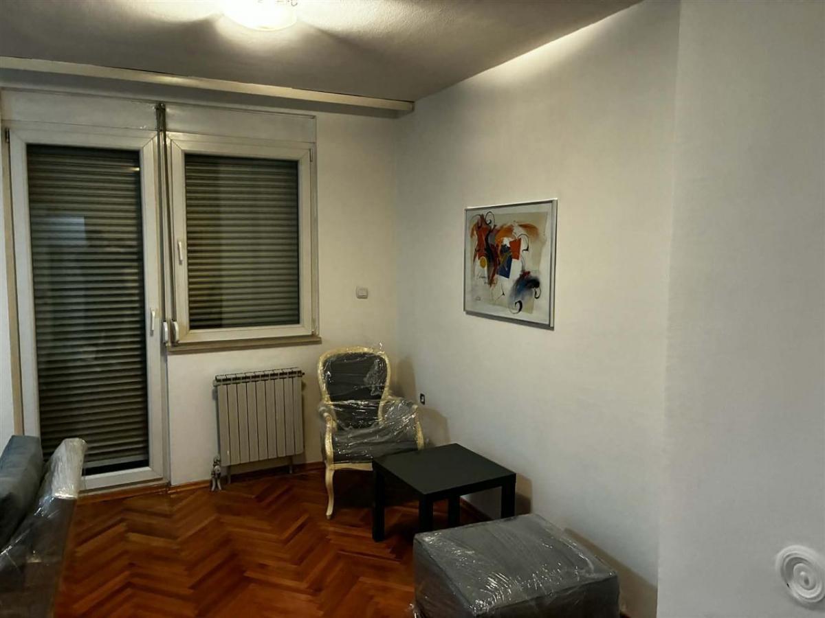 A 93m2 apartment in Aerodrom is for sale