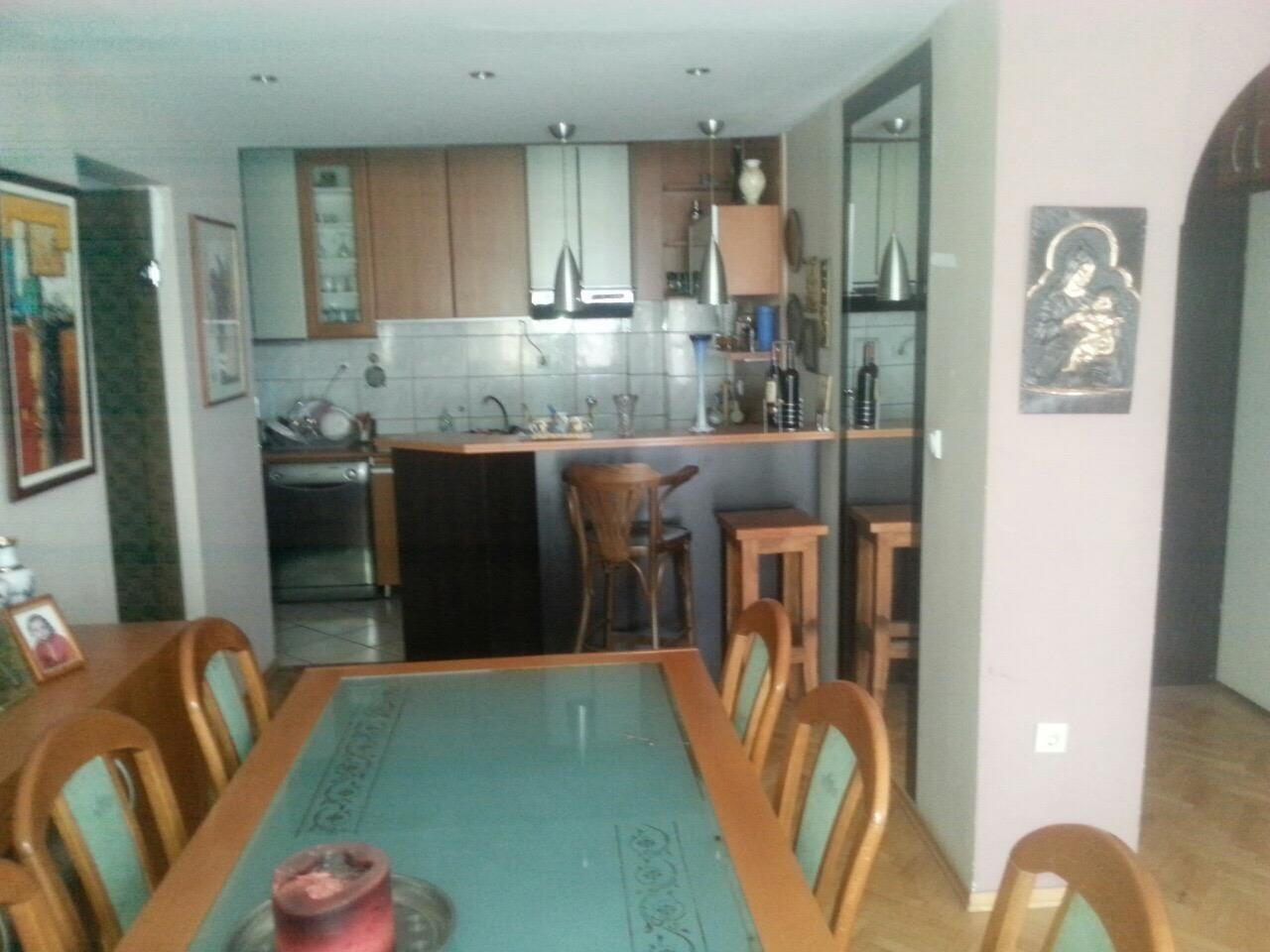 Se prodava renoviran trosoben stan vo Novo Lisice