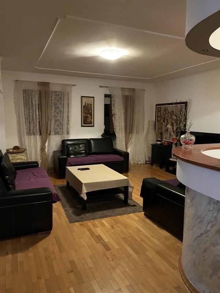 Namesten stan vo Centar 110m2 so 2 spalni