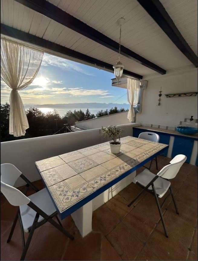 IMPERIA – Apartment with lake view
