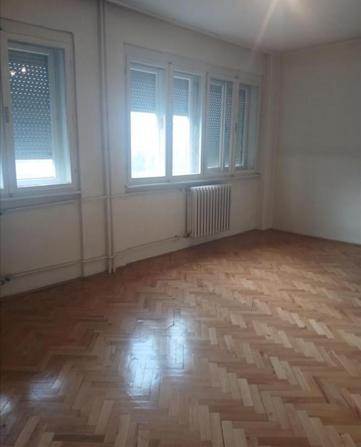 An 84m2 apartment is for sale in Autokomanda
