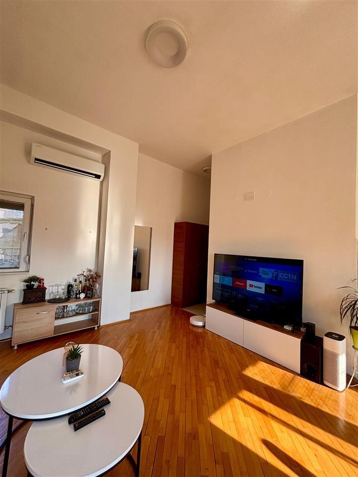 Three-Bedroom apartment for rent – Debar Maalo, Center