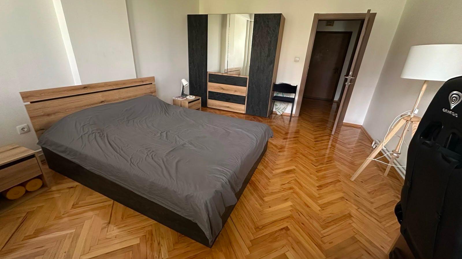 Se izdava stan vo Centar sproti katolicka crkva