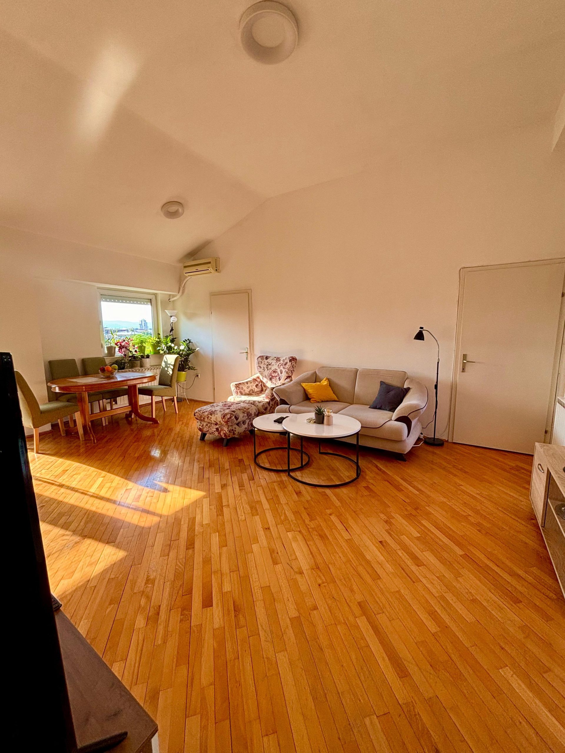 Three-Bedroom apartment for rent – Debar Maalo, Center