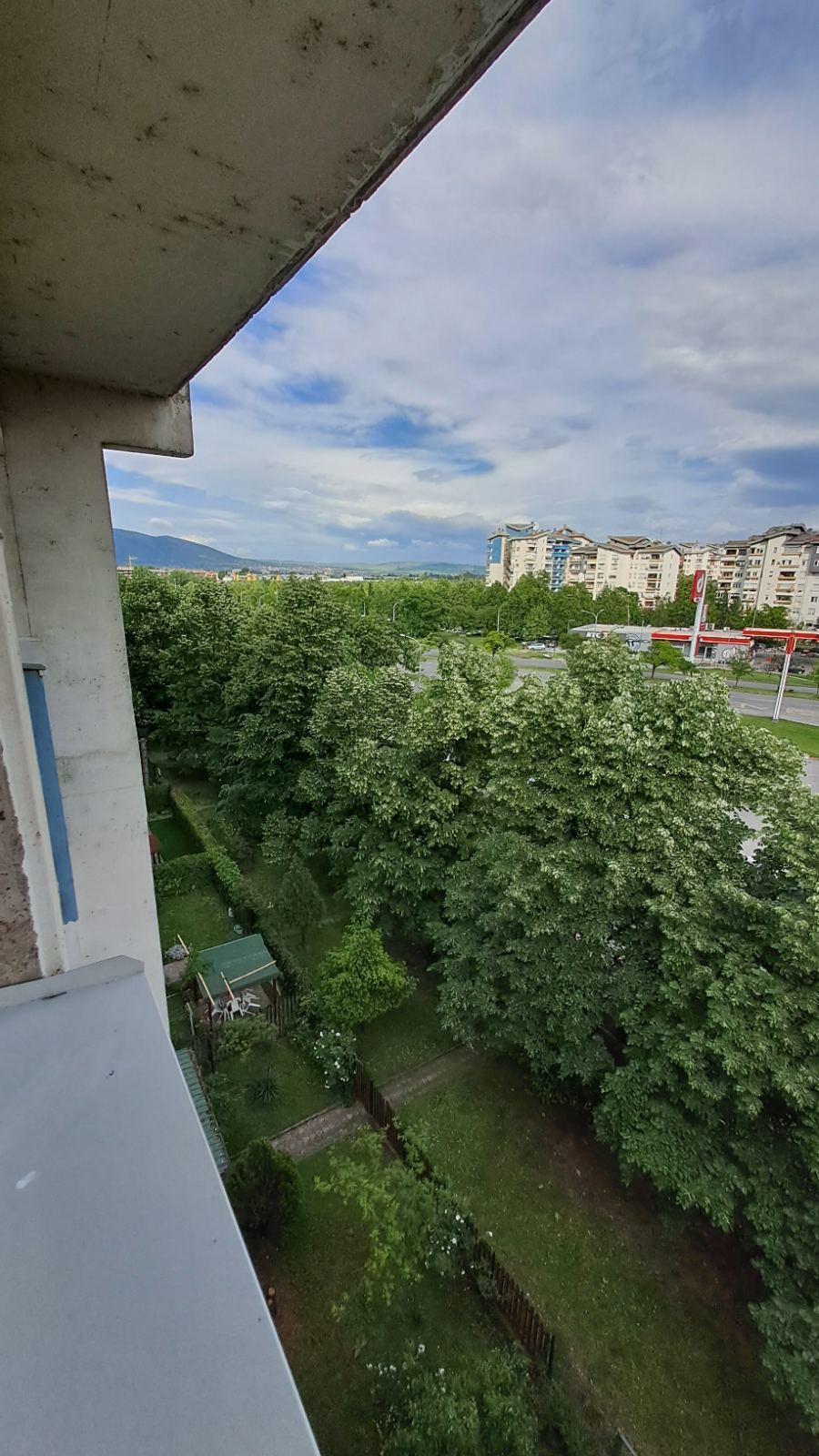 SAVIC IS RENTING AN APARTMENT IN THE AIRPORT