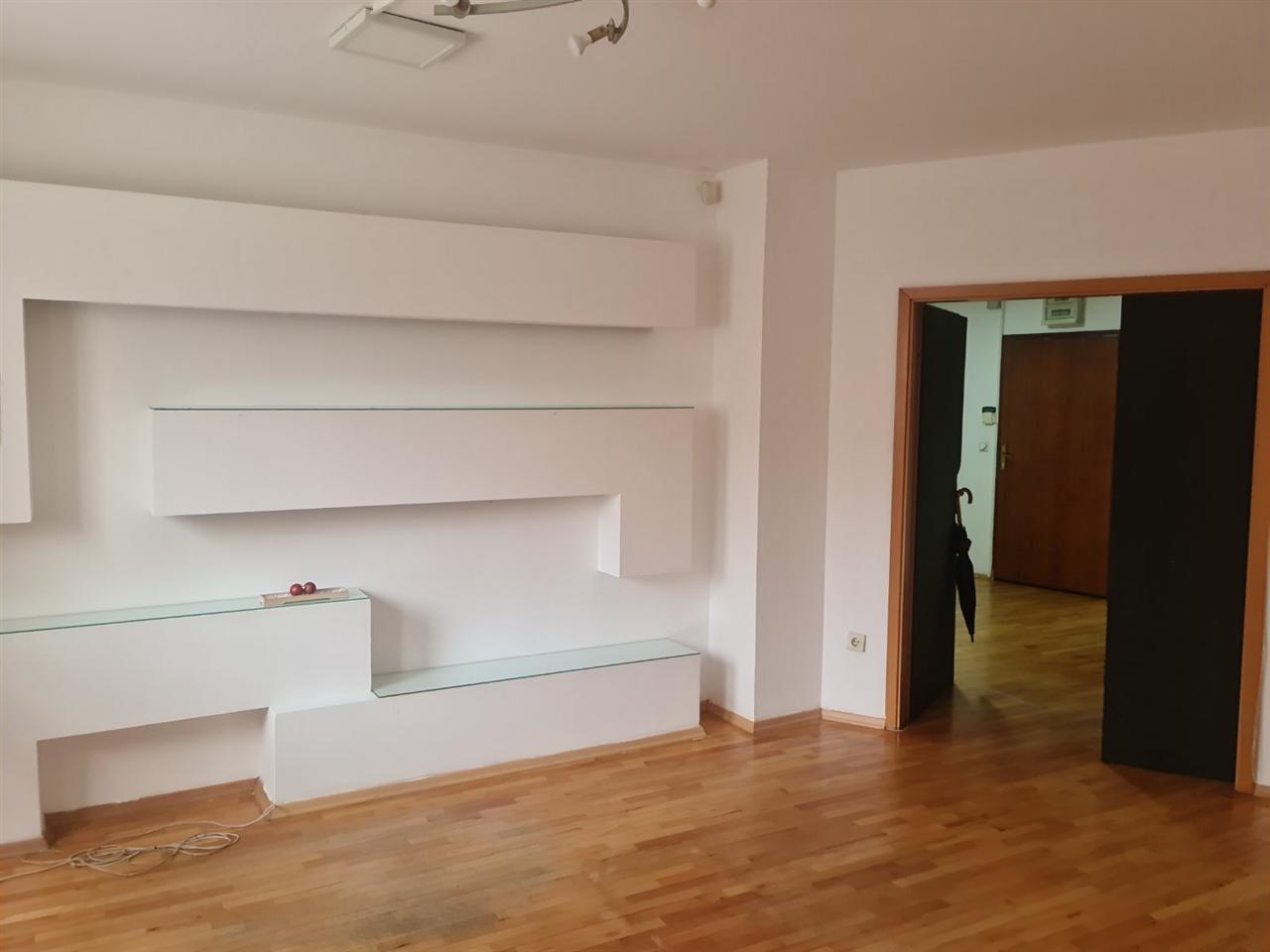 Se iznajmuva preubav stan pogoden za kancelarii vo Centar