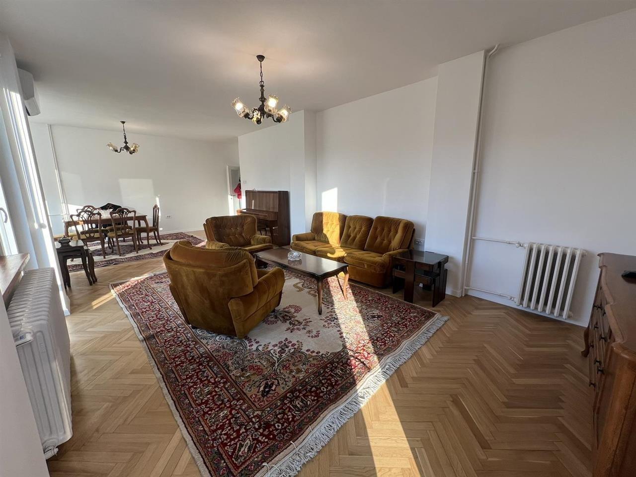 Se izdava Prazen stan 130m2 Centar kaj gim Josip Broz