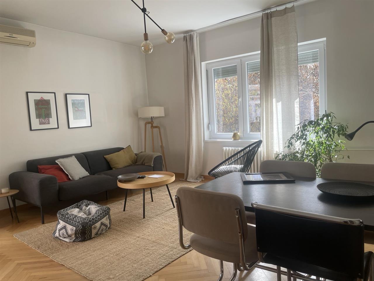 Trosoben stan 80m2 strog Centar