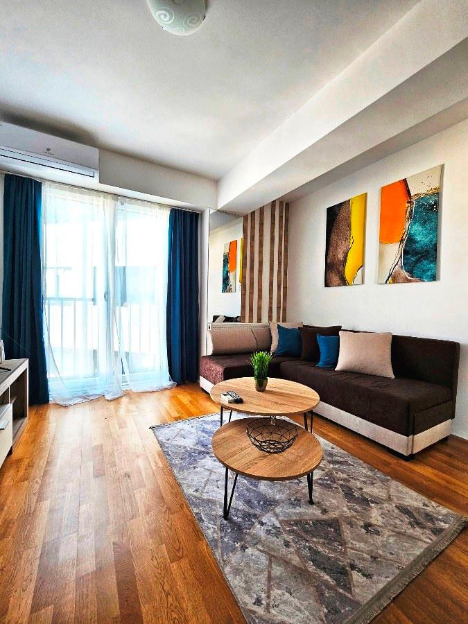 Modern apartment on the first floor, near Porta Vlae