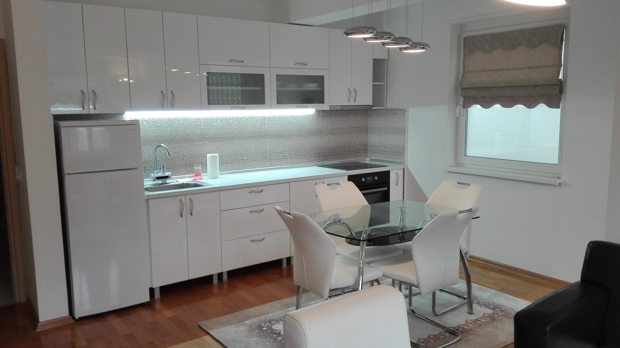 I rent an apartment in Debar neighborhood