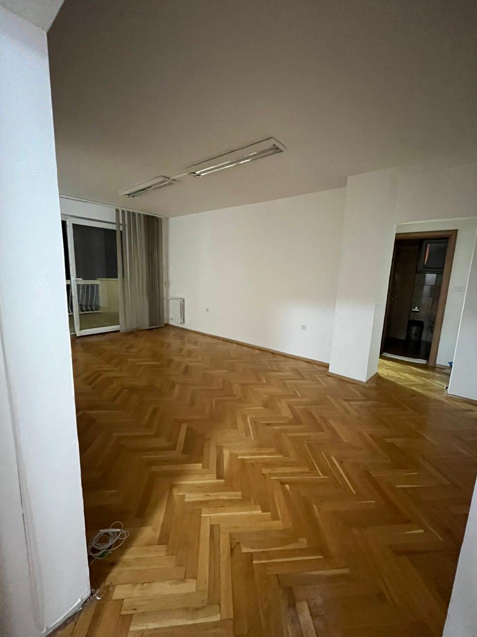 PRAZEN STAN ZA STANBENO ILI DELOVNO KORISTENJE VO CENTAR